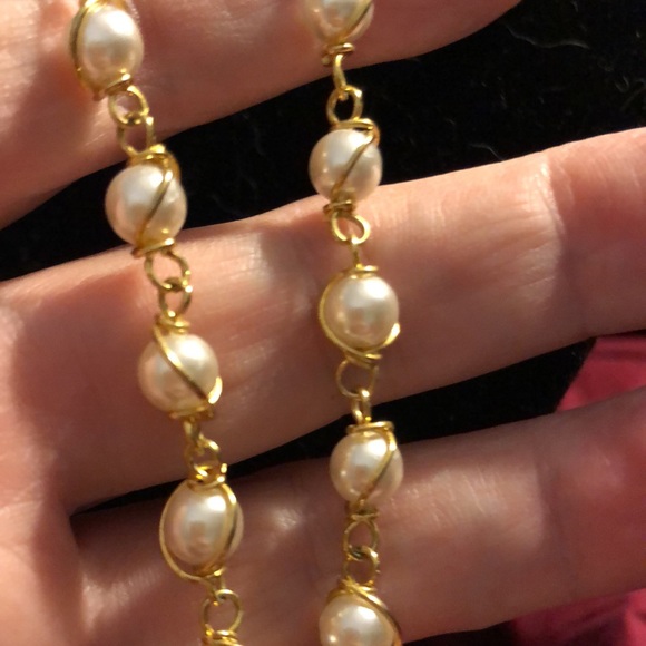 VTG Pretty Goldtone Twisty/Faux Pearl @30” Necklace - Picture 2 of 5